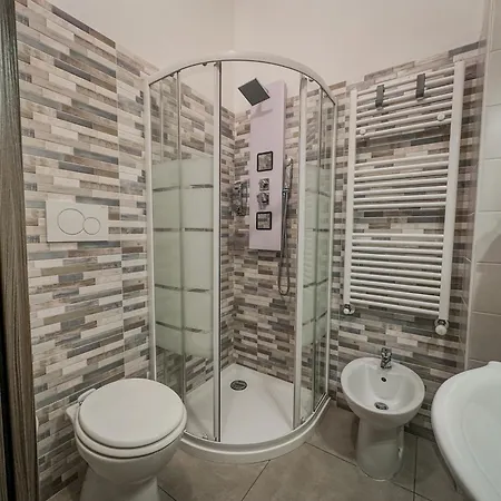 2 Matrimoniali - 2 Bagni - Self Check-in 4*