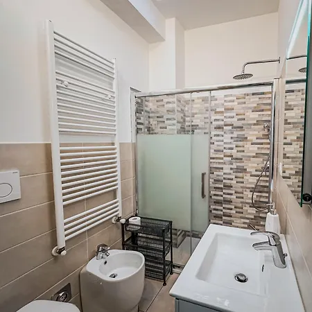 Guest house Velvet Suite - Garage Privato - Metro Dante Turin